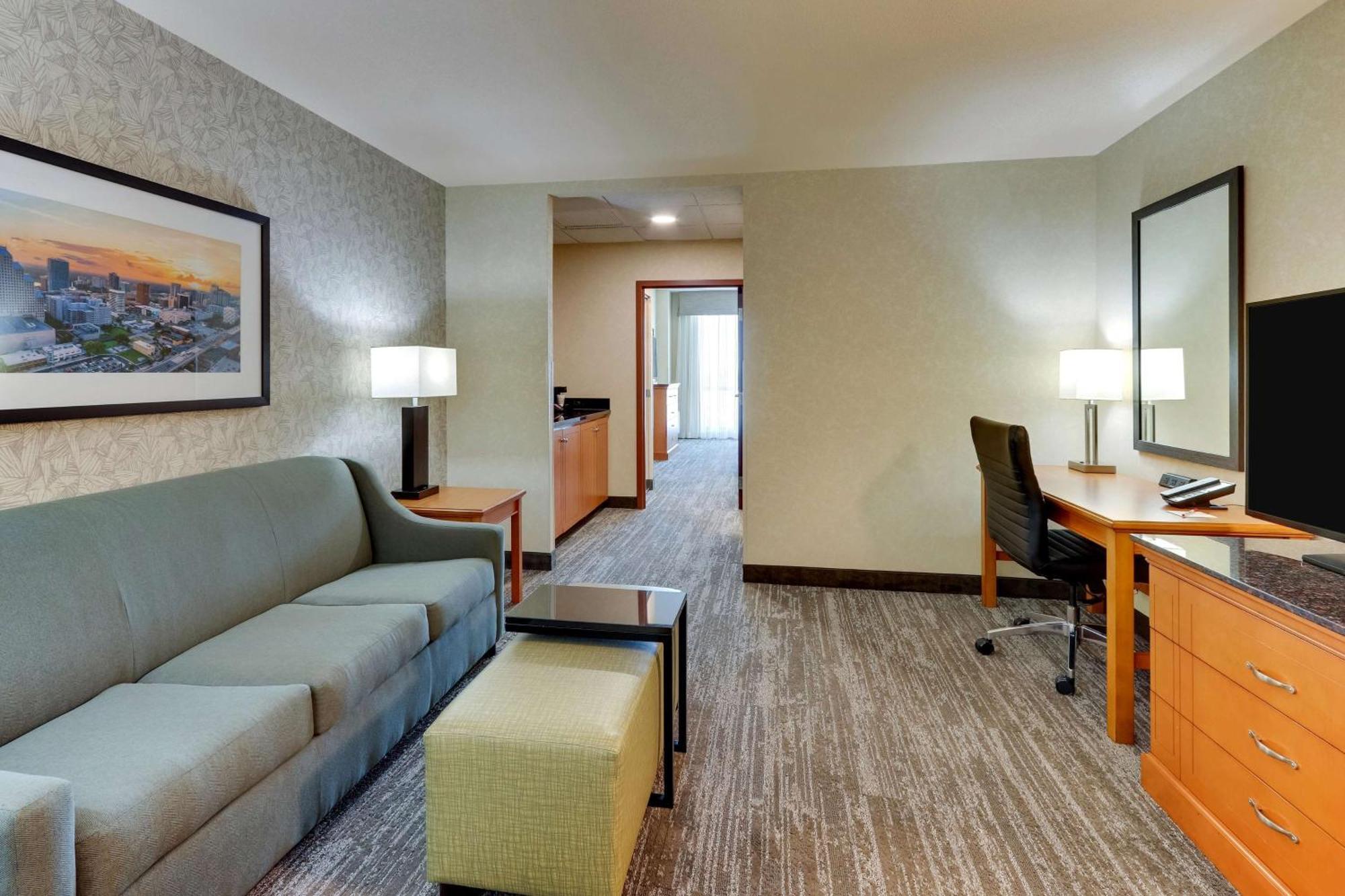 Drury Inn & Suites Orlando Near Universal Orlando Resort Eksteriør bilde